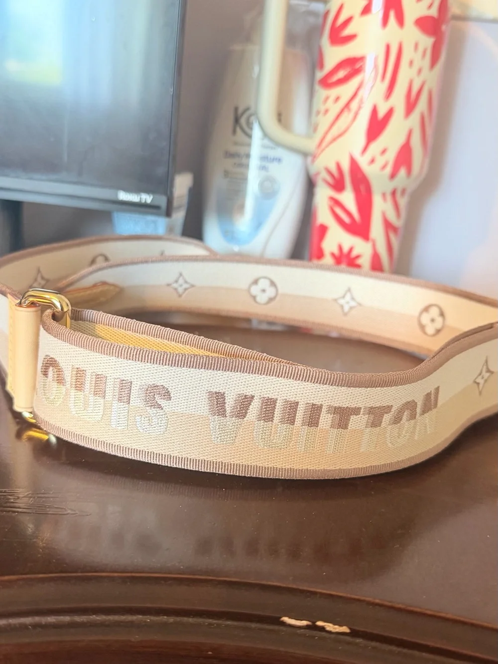 Louis Vuitton elegant lv